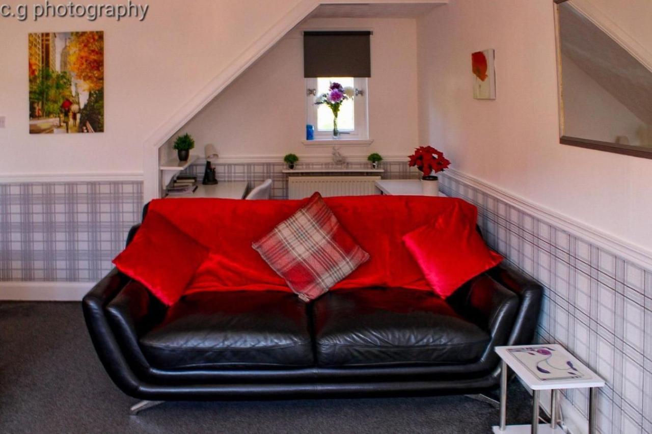 Home From Home Penicuik Bagian luar foto