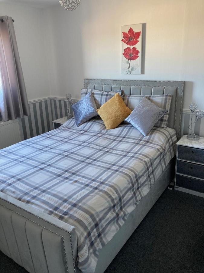 Home From Home Penicuik Bagian luar foto